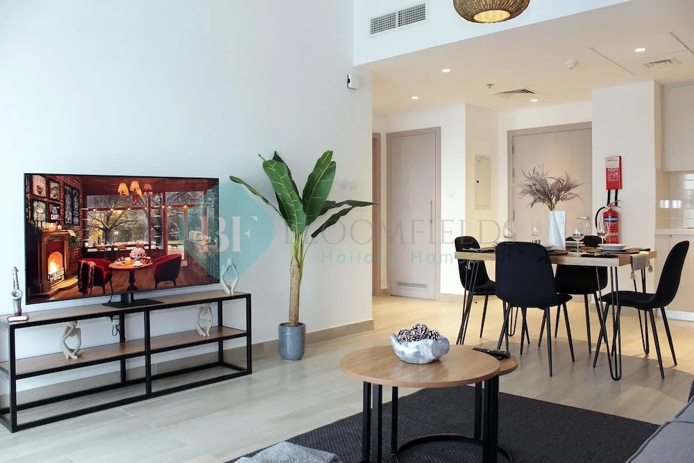 Stunning canal view apartment Yas island
