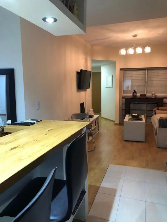 Apartamento monoambiente amplio 2 baños luminoso con balcón cercano a Hospital Italiano y Shopping Abasto Almagro