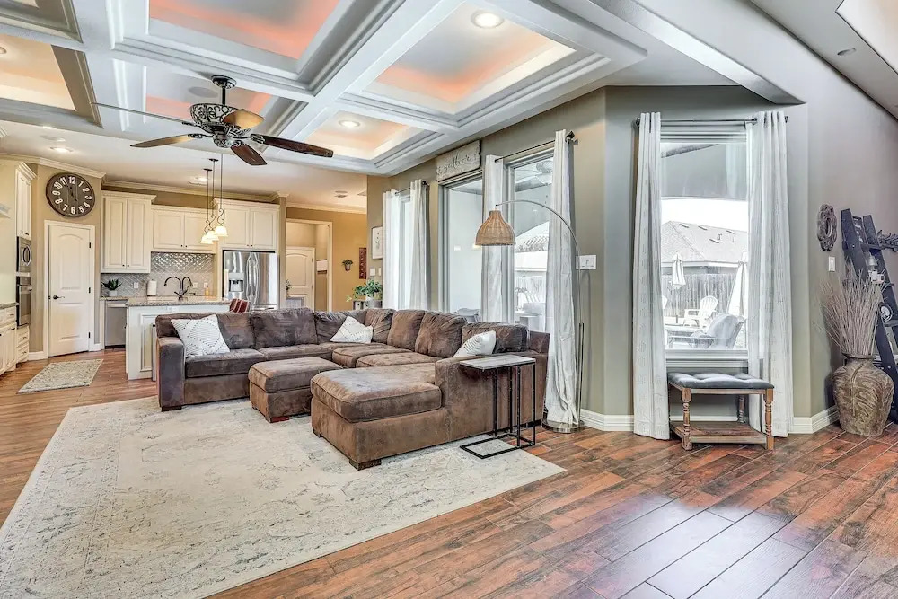 1 Mi to Vackar Stadium: Roomy Retreat w/ Pool