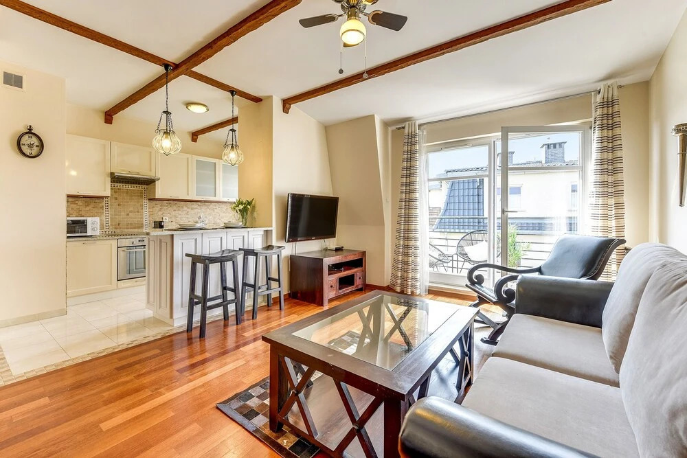 Lion Apartments -Colonial