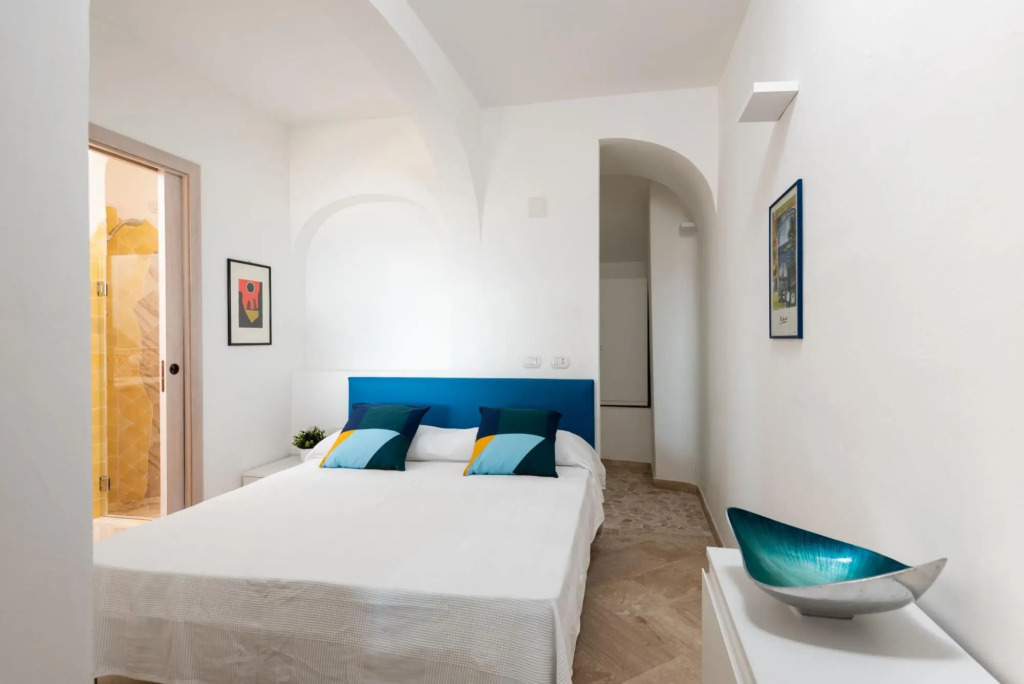 It has 1 bedroom communicating with the living room, kitchenette, large terrace (with table and comf-SHERDEN BILO 4