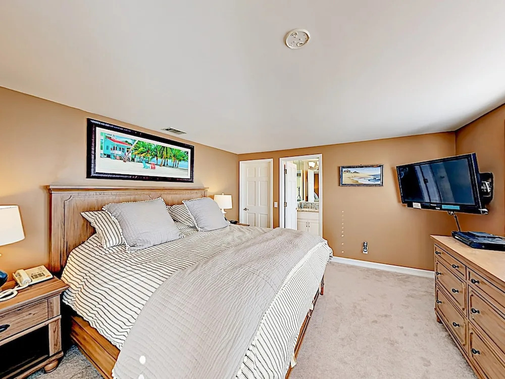 124 Oxnard - 3 Br Home