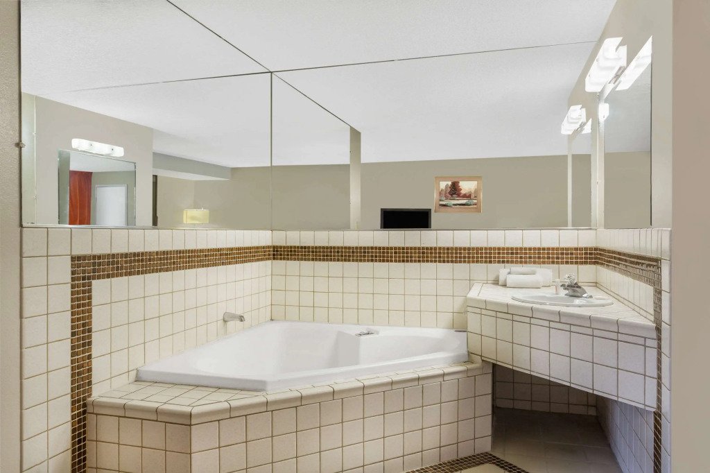 Travelodge by Wyndham Reno