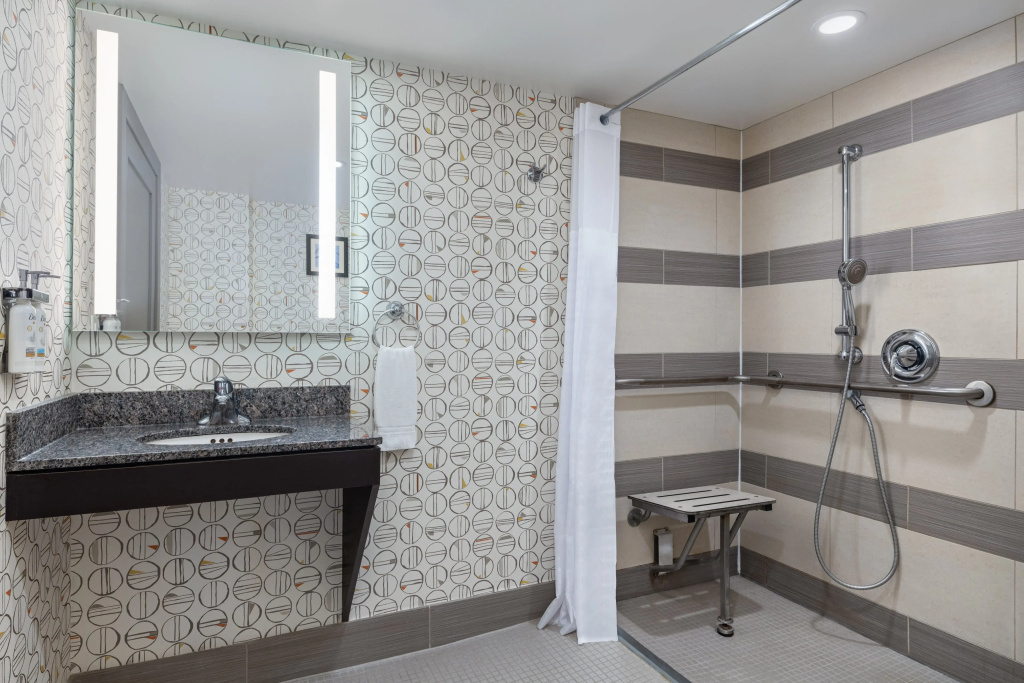 Holiday Inn Toronto Downtown Centre by IHG