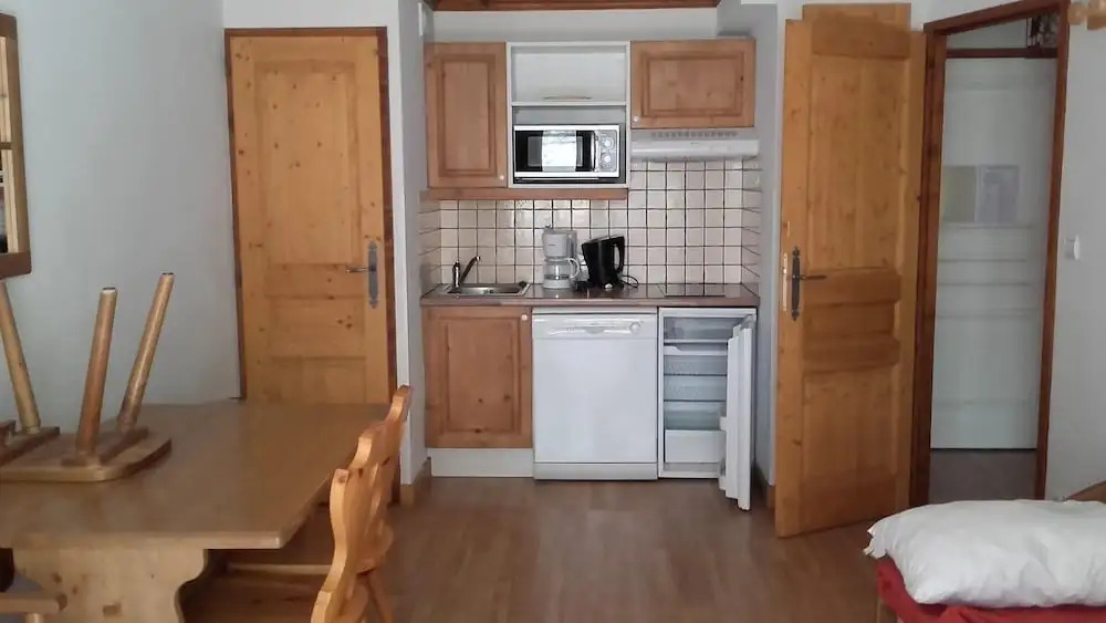 2 Rooms 4 People 2 Exposed East