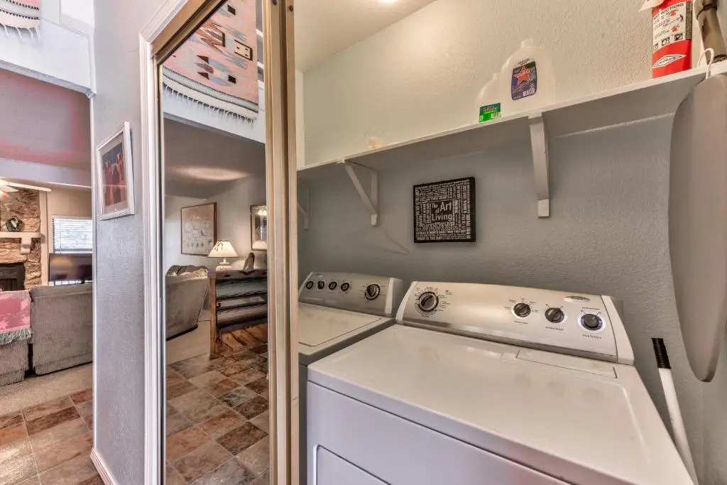 Pinon Park B11, 2 BR, Mountain Views, Deck, WiFi, Sleeps 4