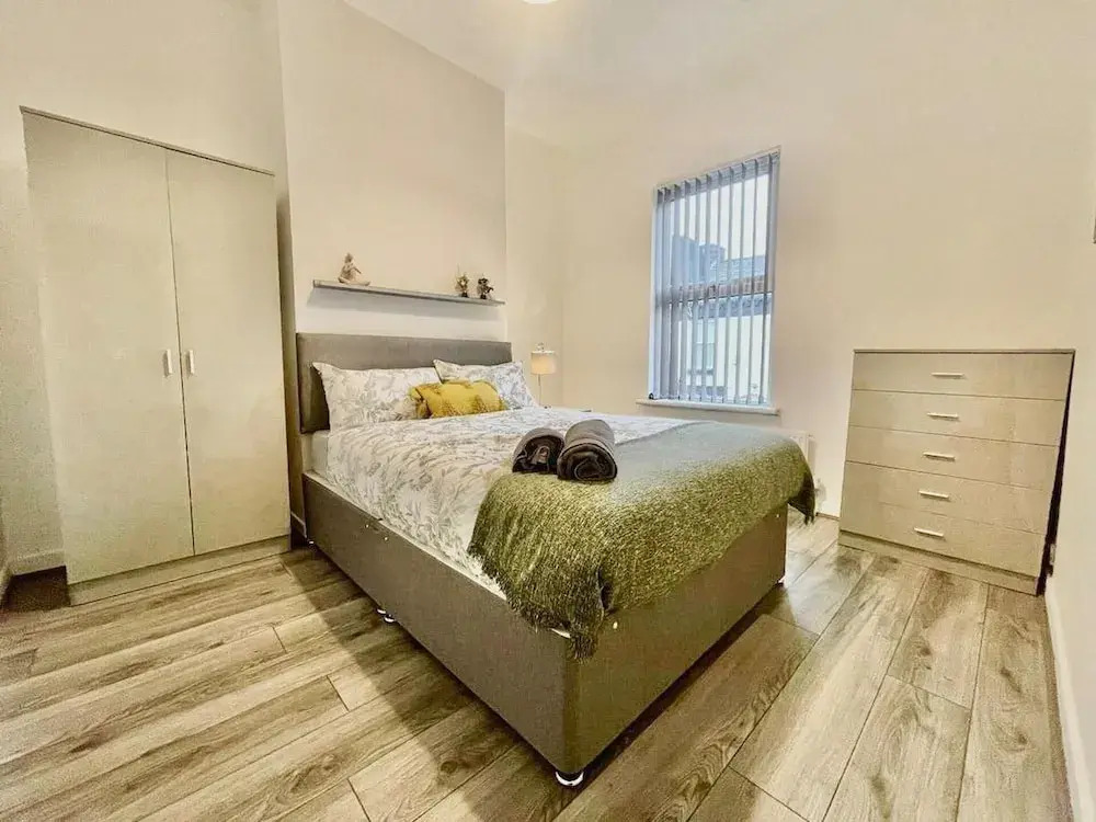 2 Bedroom House in Liverpool With Free Parking