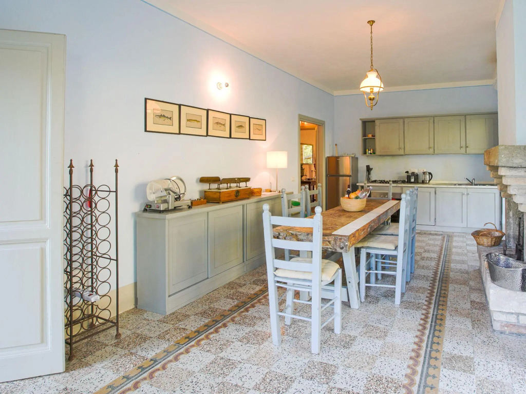 Completely renovated former farmhouse with infinity pool