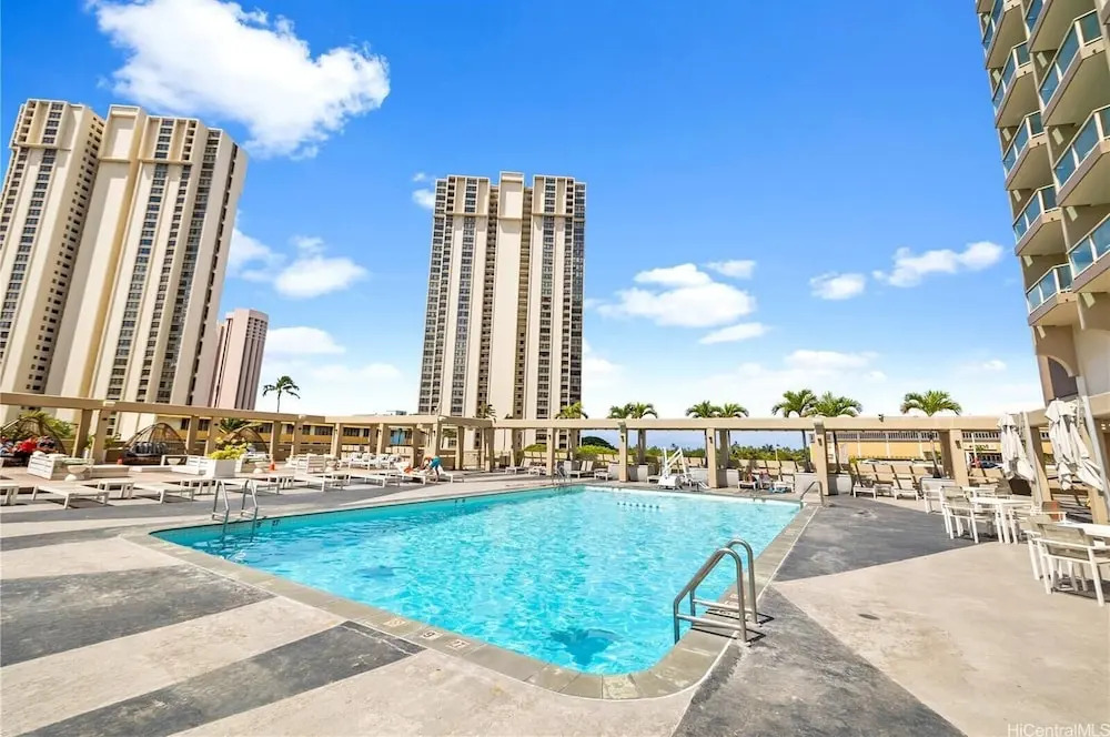 Stunning Ala Moana 2501