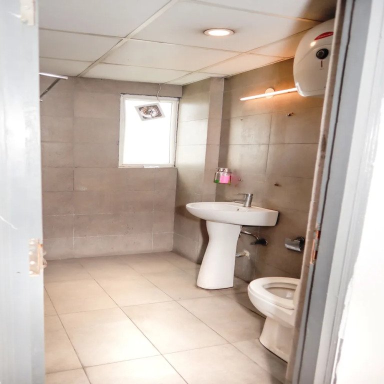 Hotel Noida Grand 121