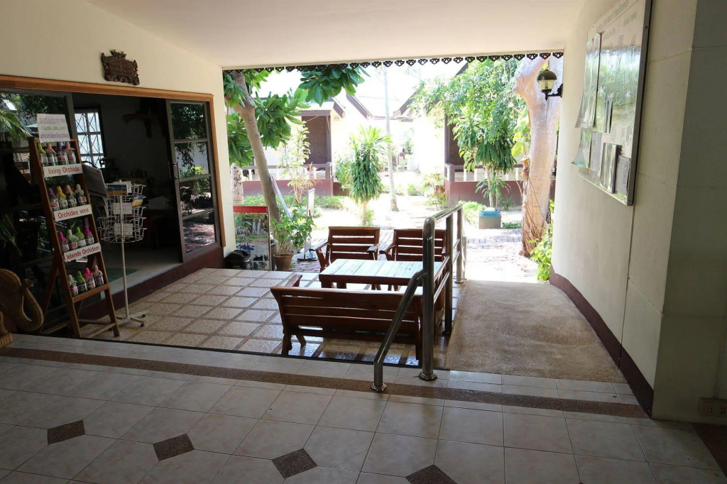 Отель Southern Lanta Resort