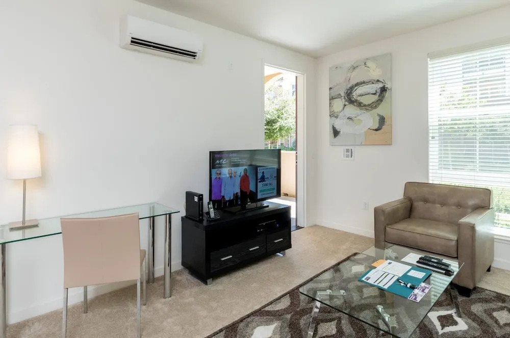 Global Luxury Suites in Silicon Valley