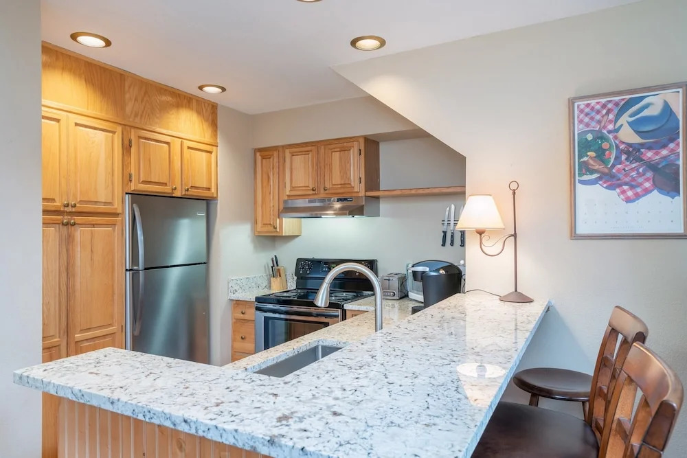 Cimarron Lodge 35 by AvantStay Ski-InSki-Out Property in Complex w Two Hot Tubs