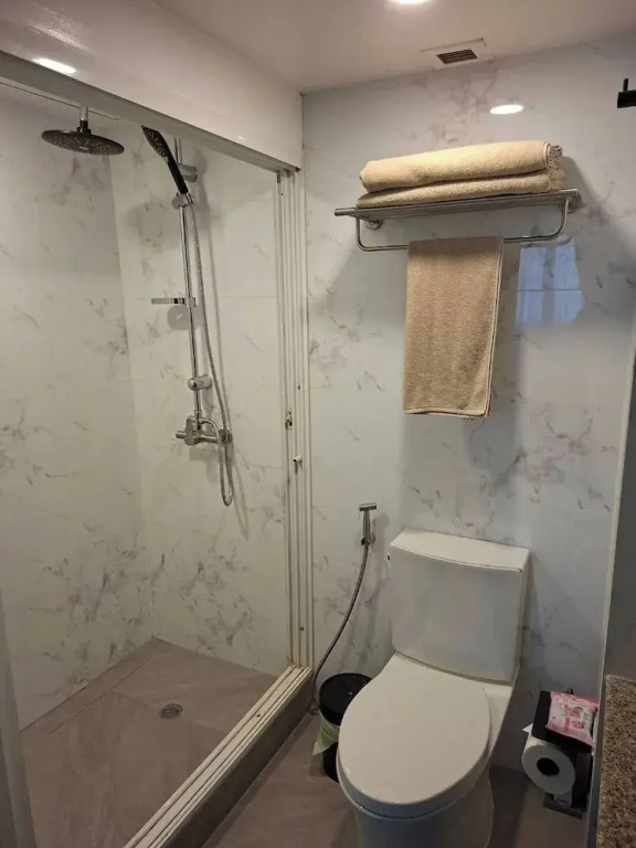 Newly Renovated 1 Bedroom Condo Nana