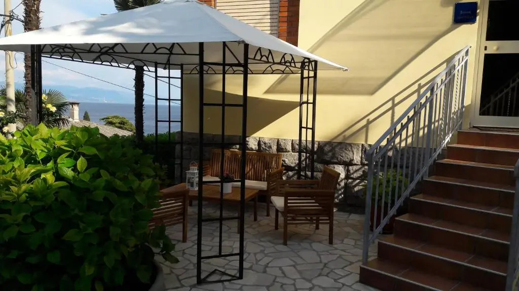 Apartments Galatea with free garage parking