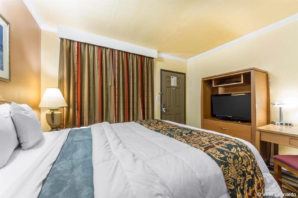 Rodeway Inn & Suites Near The Coliseum & Arena