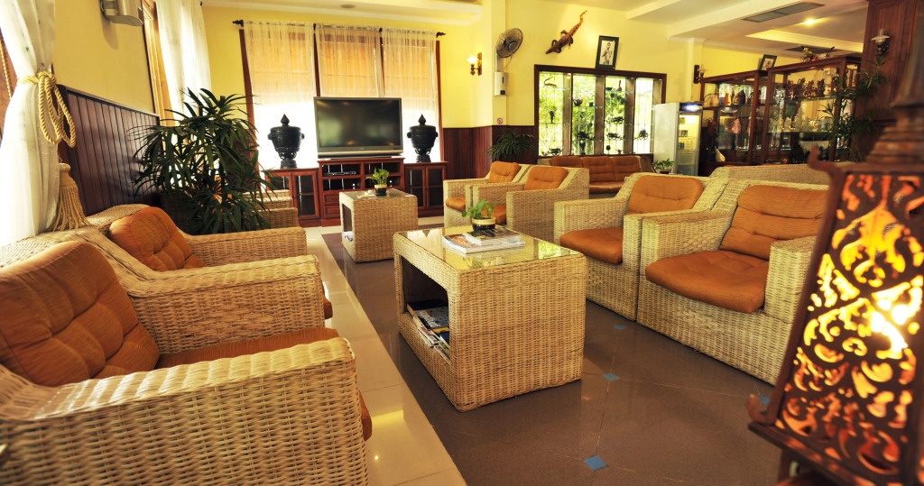 City River Hotel