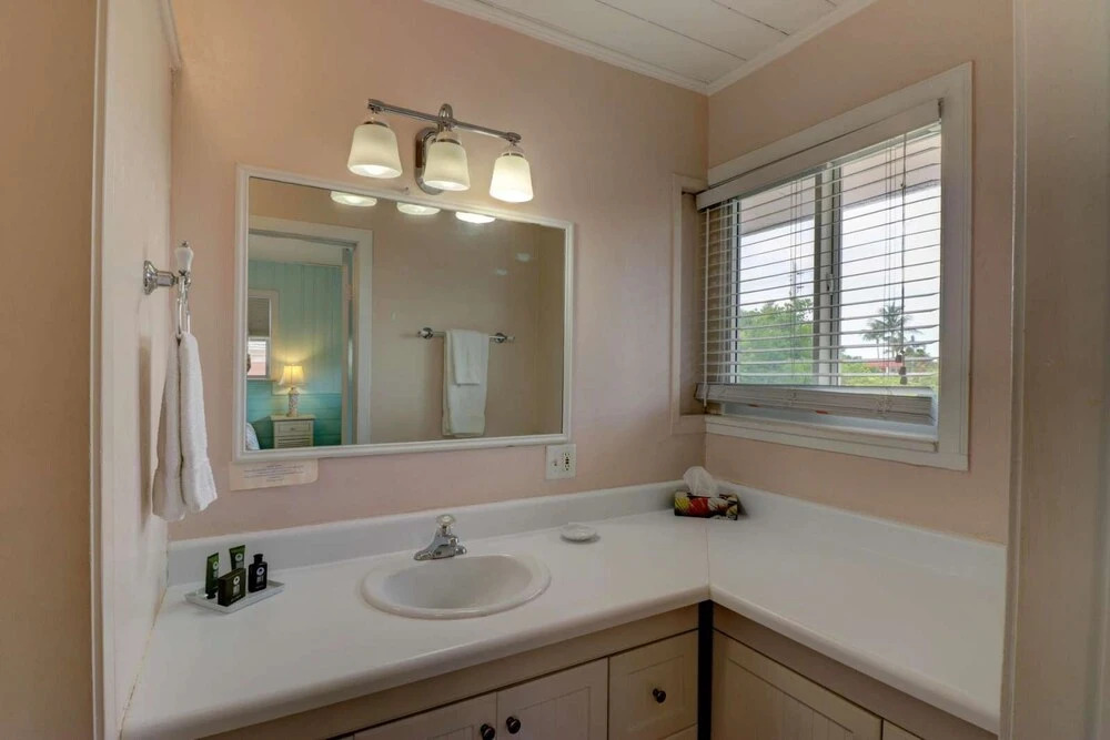 Bayside Bungalow 3 - Beautiful Bay Views