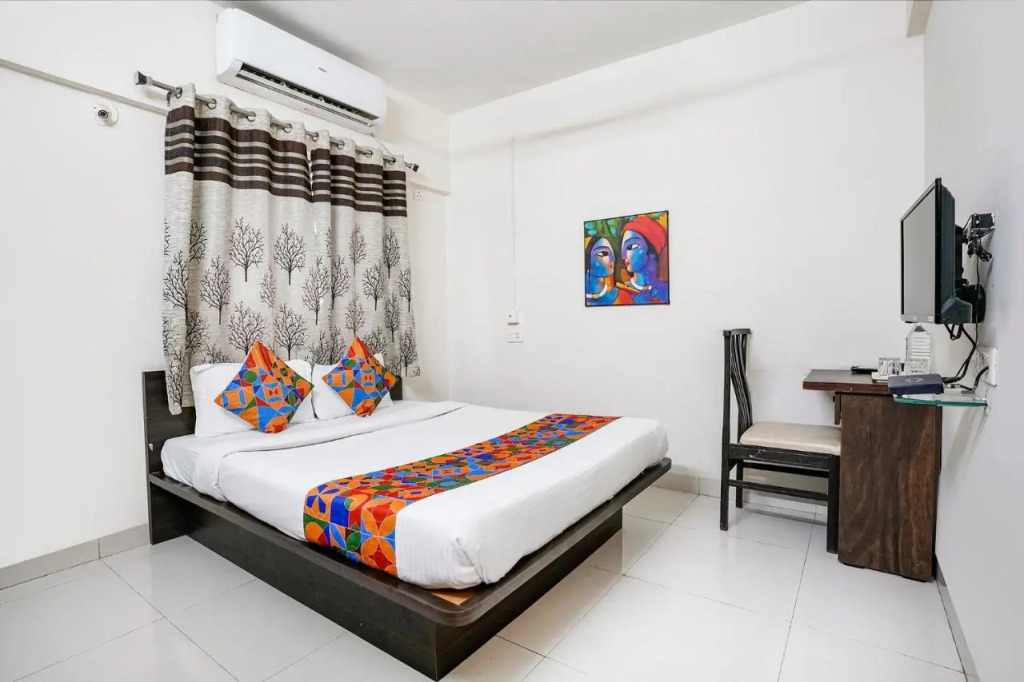 FabHotel Vardhan House II