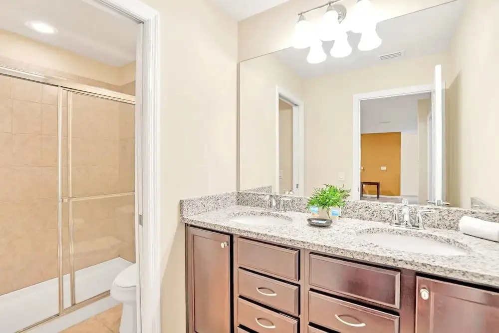 8BR Mansion - Private Pool Games Room Hot Tub