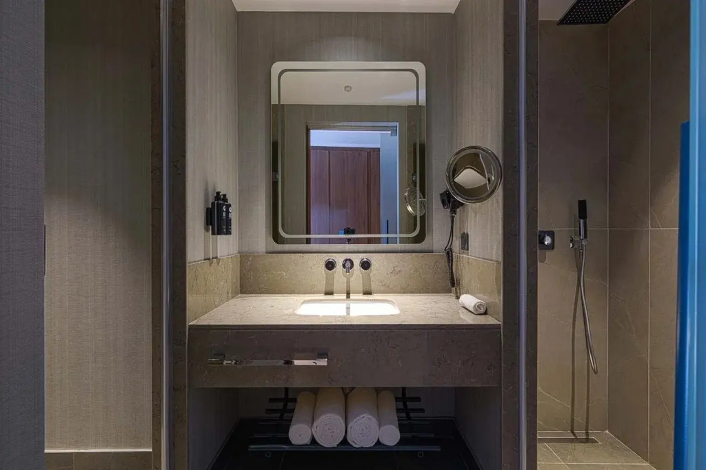 Azura World Hotel