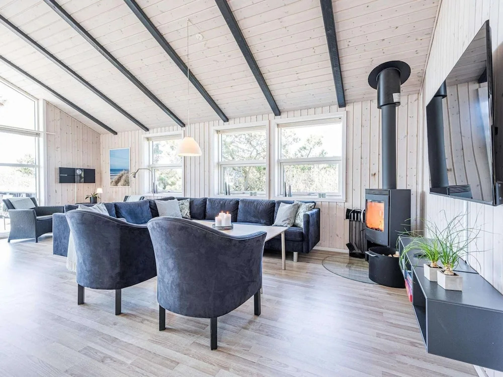 10 Person Holiday Home in Henne