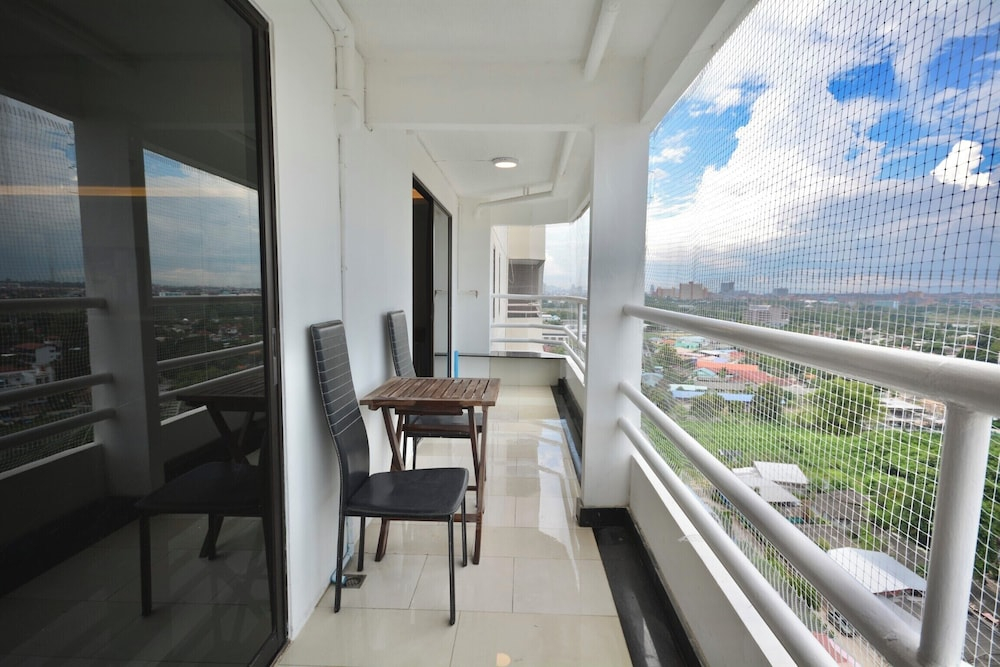 One-bedroom Sea-view Condo, 17th Floor Angket, Jomtien