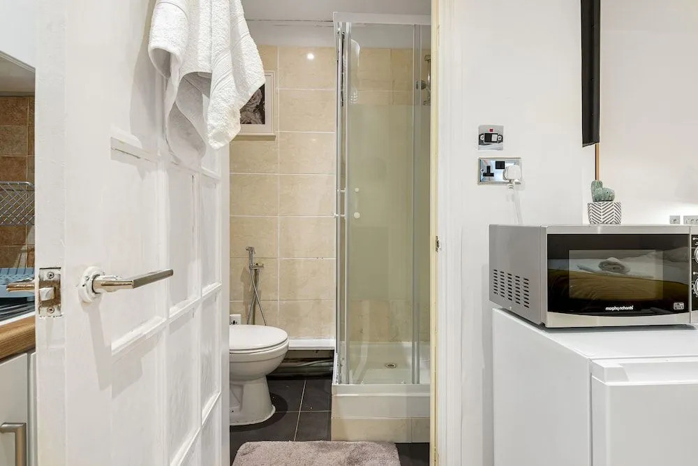 Beautiful Hyde Park Studio Flat
