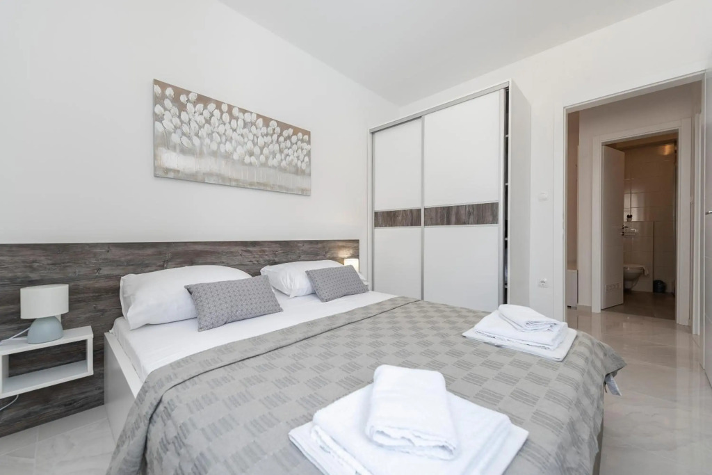 Villa Star 2 a centrally located ap. with a pool