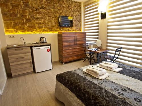 Leon Suites