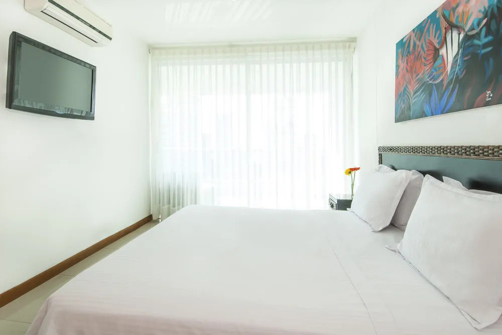 Travelers Orange Cartagena