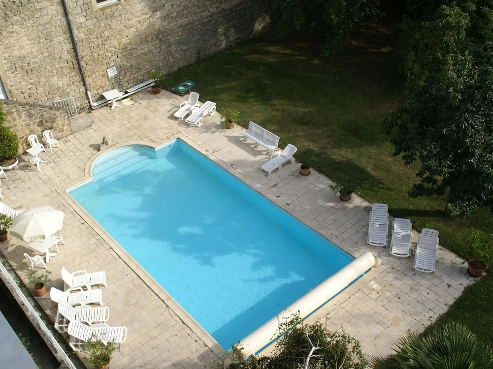 Magnificent Apartment in Castle With Garden, Swimming Pool and Next to Golf