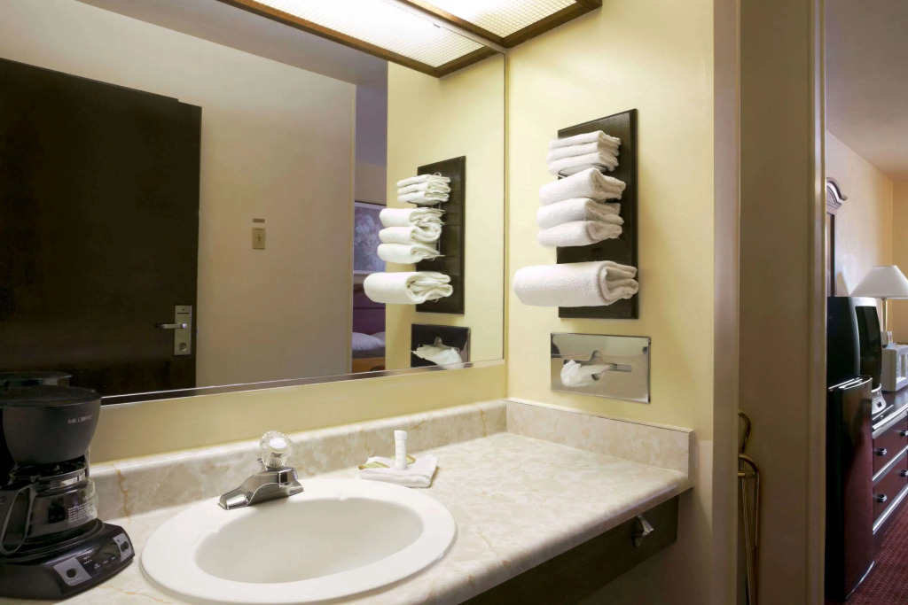 Super 8 by Wyndham Eau Claire WI