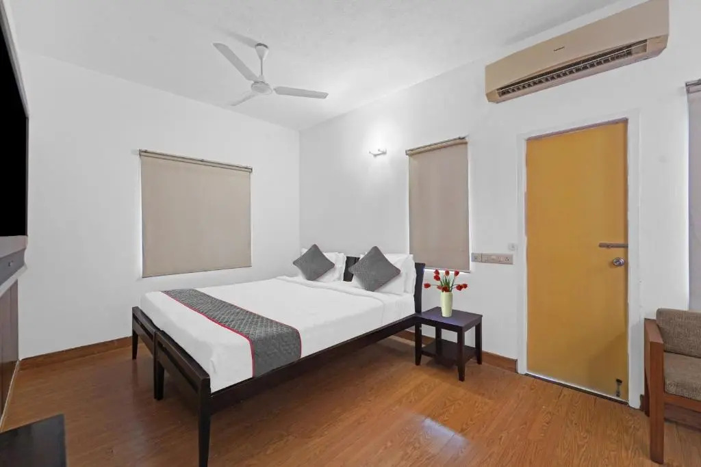 OYO Townhouse 1005 G Silver Hotels & Resorts