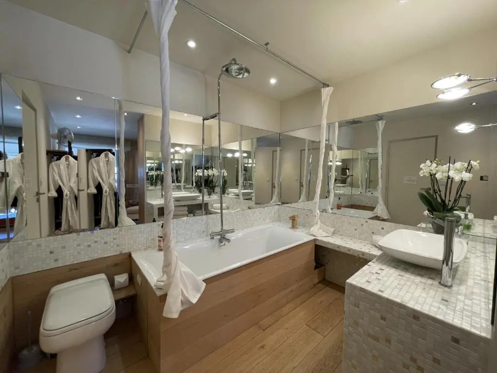 LE FORTUNY - 3 Suites, 2 apparts, 1 chambre - proche TRAM ligne aéroport et parking gratuit