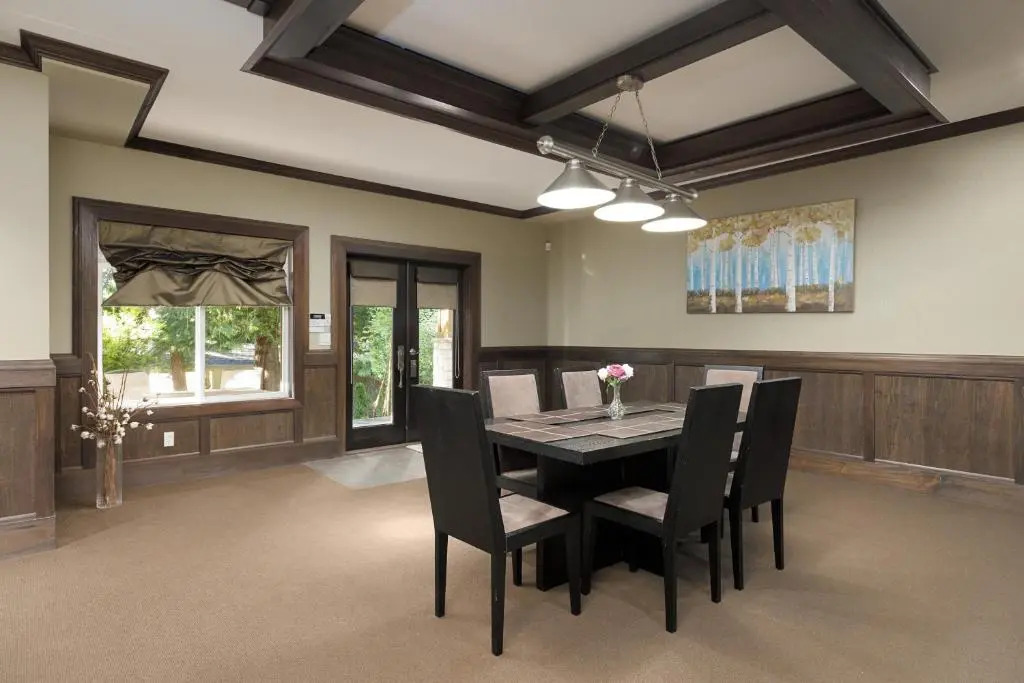 Cozy 2-bedrooms unit in Surrey