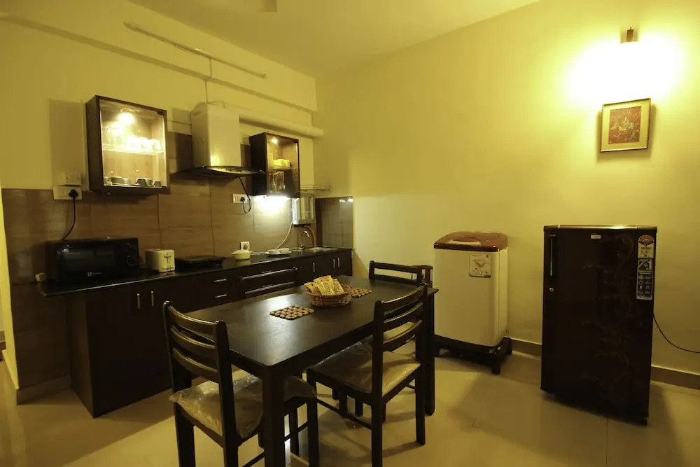 OYO 9868 Home Poolside 1 BHK Candolim