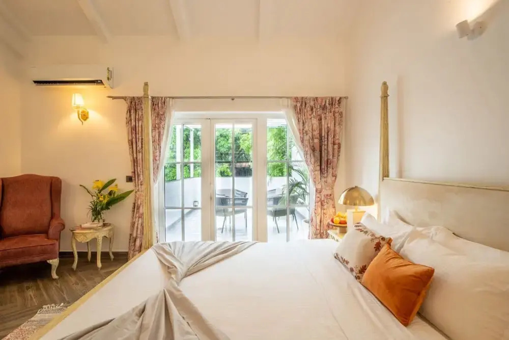 Villa Bauhinia - 5bhk With Pool 10 Mins to Beach