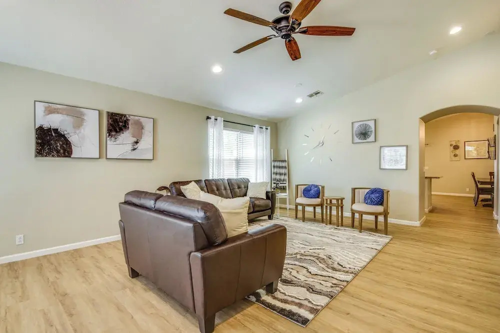 Fenced-in Pool & Patio: Gilbert Home!