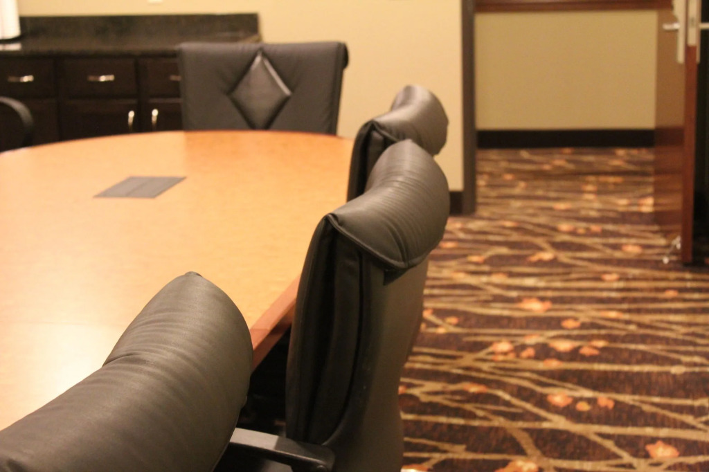 Roosevelt Inn & Suites