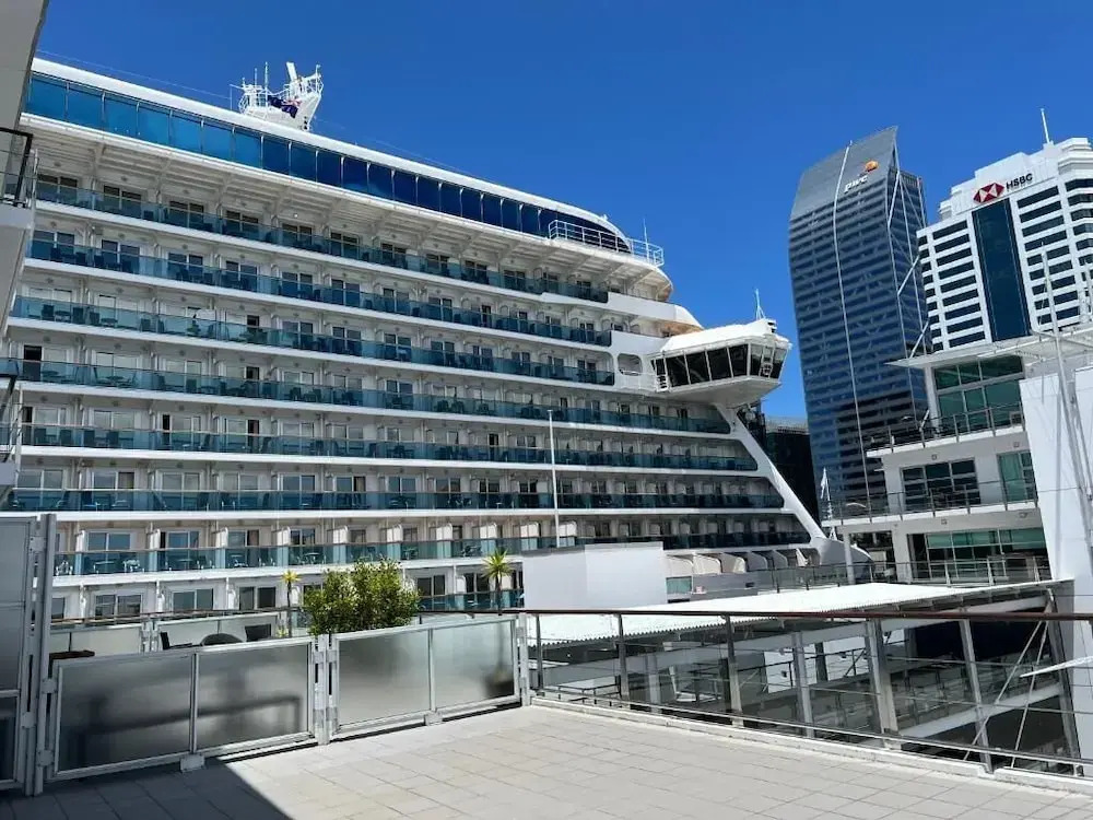 Waterfront Seaview Apt Hotel