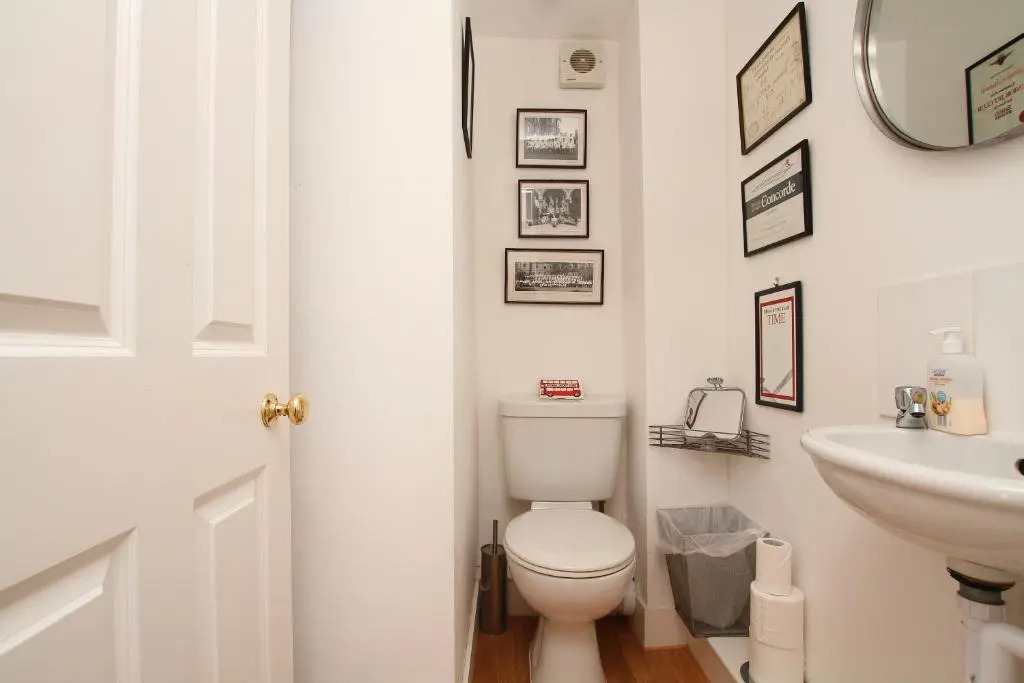 Riverside Channel5 "Holidays Homes in the Sun" Featured Central Canterbury Cottage with Free Parking