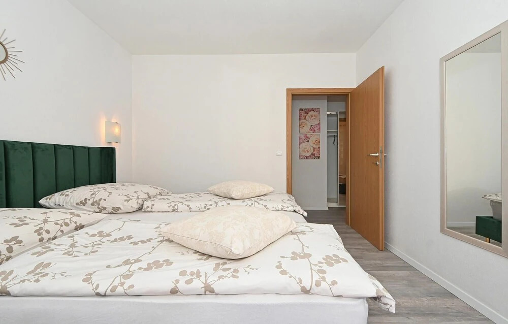 Stunning Apartment in Okrug Gornji With Wifi and 2 Bedrooms