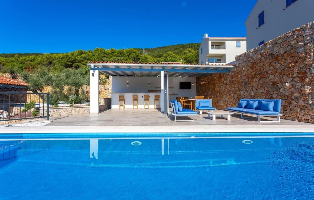 Amazing Home in Cres With Wifi, Heated Swimming Pool and 6 Bedrooms