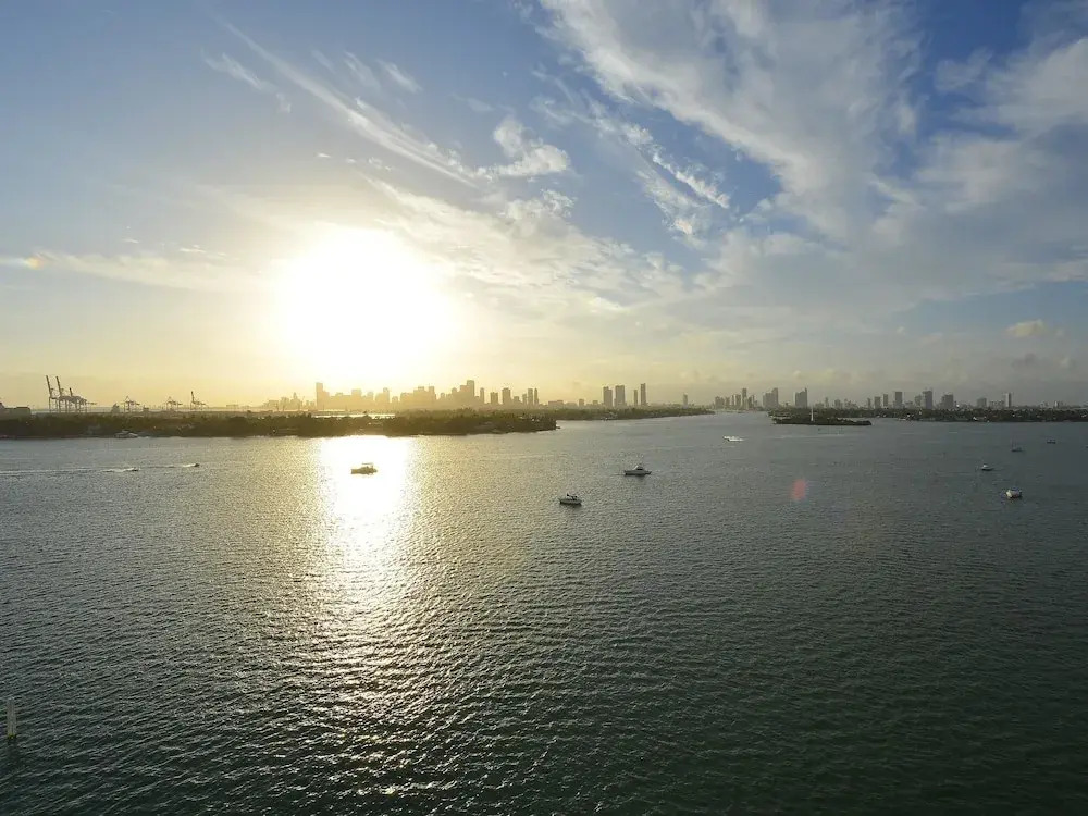 5 Condo Hotel South Beach 2 Queen and 1 King 521