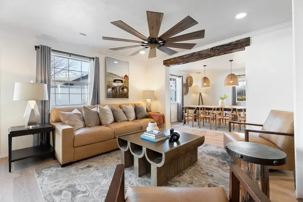 Spacious Lakefront View With Hot Tub and Pool NH