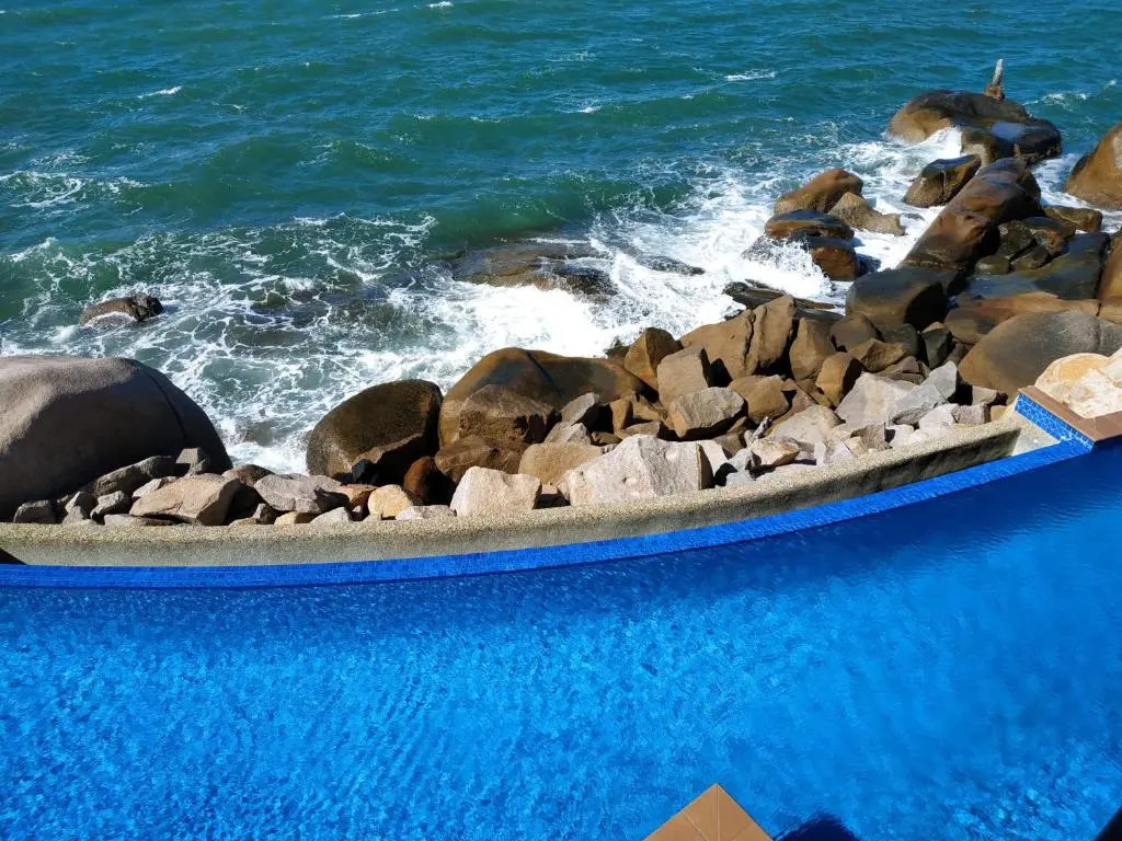 Best at Bright Point Absolute Waterfront 4 bedroom apartment
