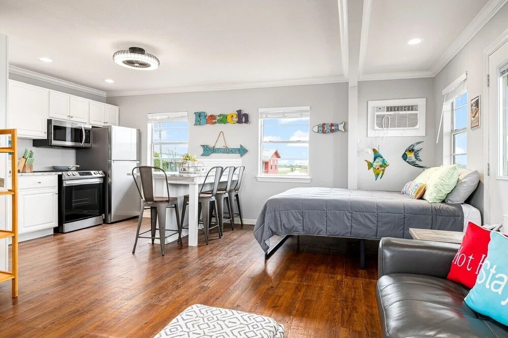 Amberjack 2 Bedroom Home by RedAwning
