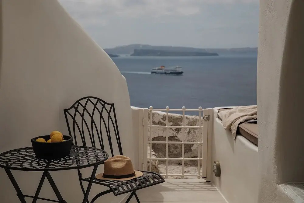 Lunar Sea Suite Hot-tub & Caldera View