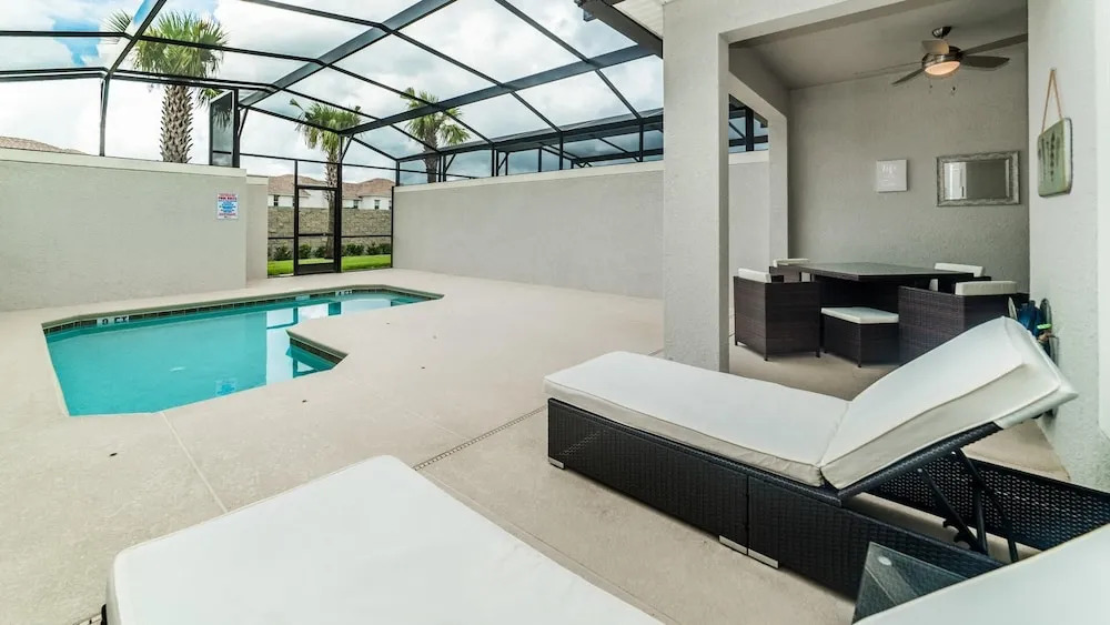 1595 Moon Valley Drive